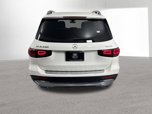 Used 2021 Mercedes-Benz GLB 250 4MATIC image 32
