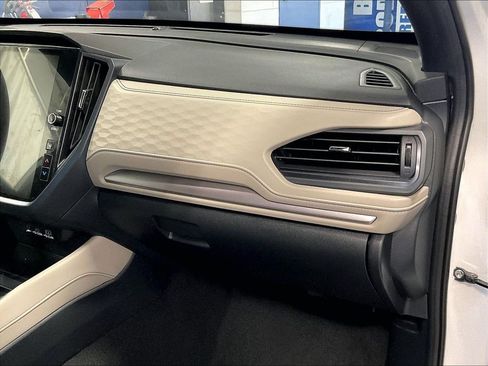 Used 2025 Subaru Forester Premium AWD/4WD image 13