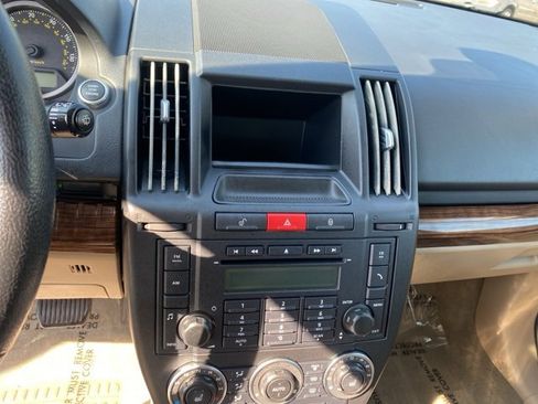 Used 2009 Land Rover LR2 HSE image 14