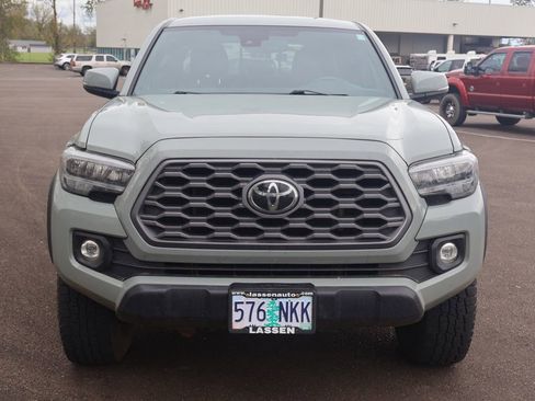 Used 2022 Toyota Tacoma TRD Off-Road w/ Technology Package AWD/4WD image 9