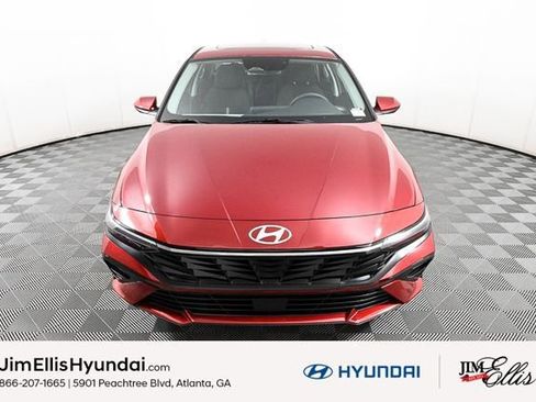 Certified 2025 Hyundai Elantra SEL image 3