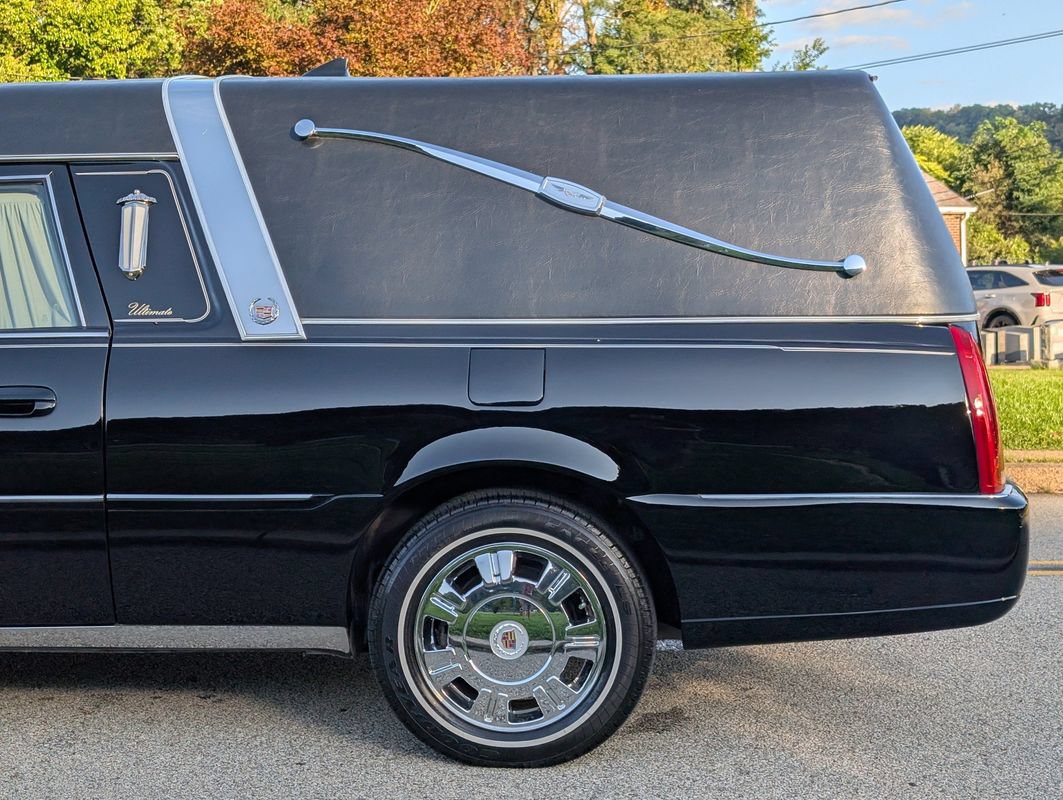 Used 2009 Cadillac DTS Hearse FWD image 26