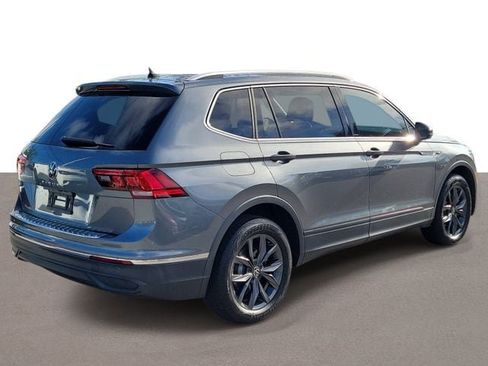Certified 2023 Volkswagen Tiguan SE w/ Panoramic Sunroof Package FWD image 4