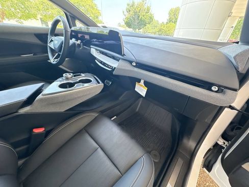 Certified 2025 Cadillac Optiq Luxury 2 w/ LPO, Floor Liner Package AWD/4WD image 29