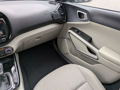 Used 2022 Kia Soul EX image 17