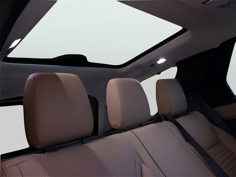 Used 2025 Land Rover Discovery Metropolitan Edition image 30