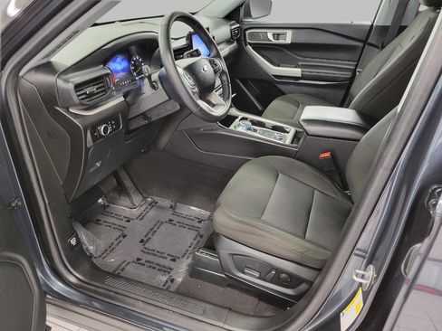 Used 2024 Ford Explorer XLT AWD/4WD image 10