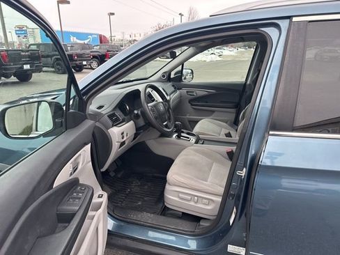 Used 2017 Honda Pilot EX image 8