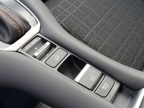 Certified 2026 Honda HR-V Sport image 32