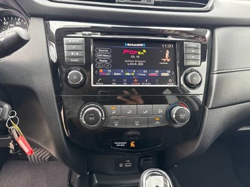 Used 2019 Nissan Rogue S w/ Special Edition Package FWD image 14