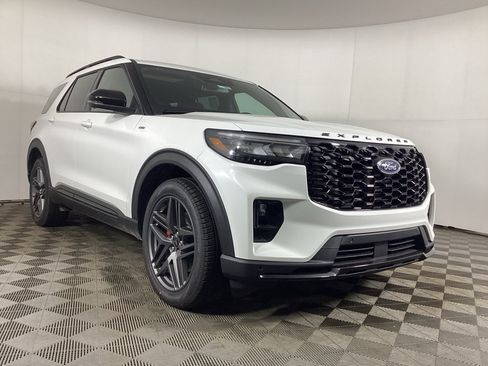 New 2026 Ford Explorer ST-Line w/ ST-Line Street Pack image 1