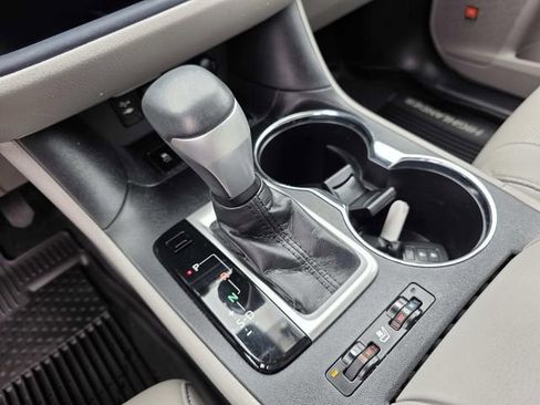 Used 2019 Toyota Highlander Limited Platinum image 10