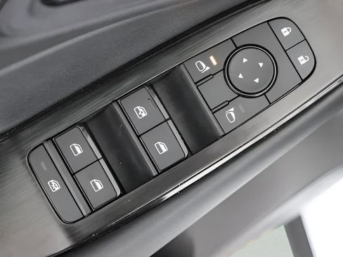 Used 2025 Nissan Rogue S FWD image 15