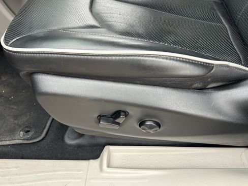 Used 2024 Chrysler Pacifica Limited FWD image 23
