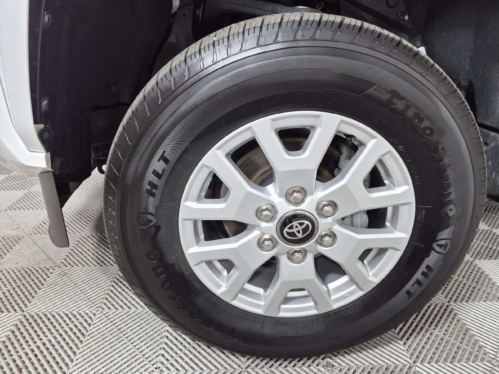 Used 2025 Toyota Tacoma SR5 AWD/4WD image 29