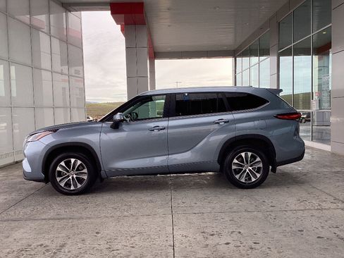 Certified 2023 Toyota Highlander XLE image 5