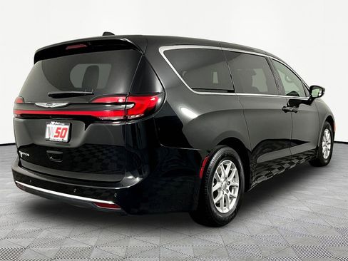 Used 2025 Chrysler Pacifica Select FWD image 6