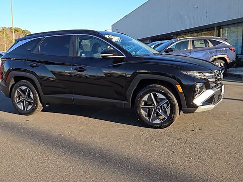 Certified 2025 Hyundai Tucson SEL AWD/4WD image 2