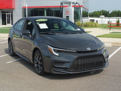 Certified 2025 Toyota Corolla SE FWD image 2