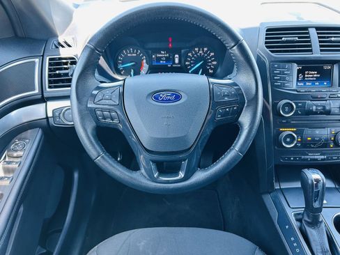 Used 2017 Ford Explorer XLT FWD image 10