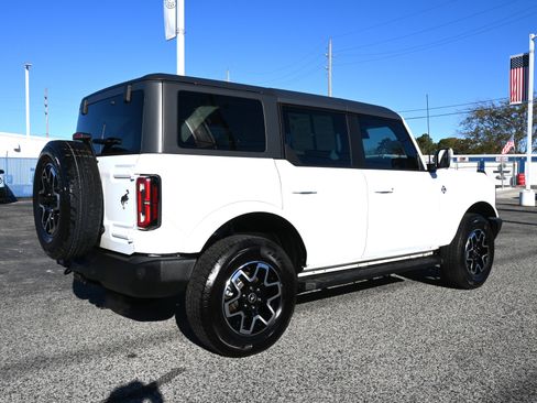Used 2022 Ford Bronco Outer Banks image 2