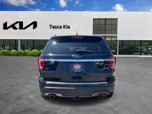 Used 2018 Ford Explorer XLT w/ Equipment Group 202A AWD/4WD image 5