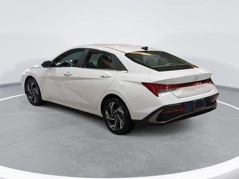 Certified 2025 Hyundai Elantra SEL image 7