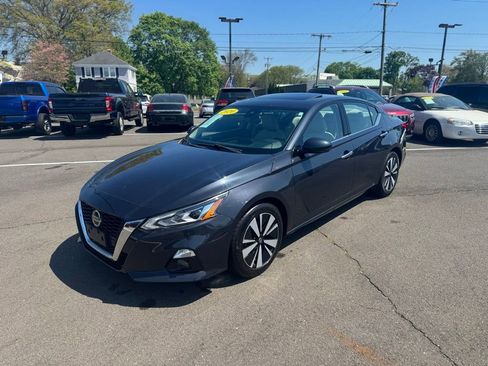 Used 2020 Nissan Altima 2.5 SV FWD image 1