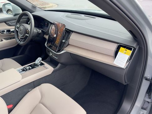 Certified 2026 Volvo XC90 B6 Plus w/ Protection Package AWD/4WD image 31