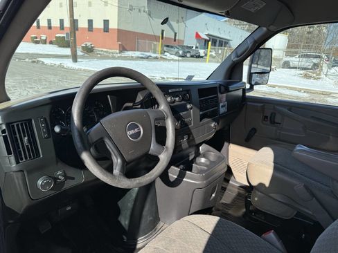 Used 2009 GMC Savana 3500 image 9