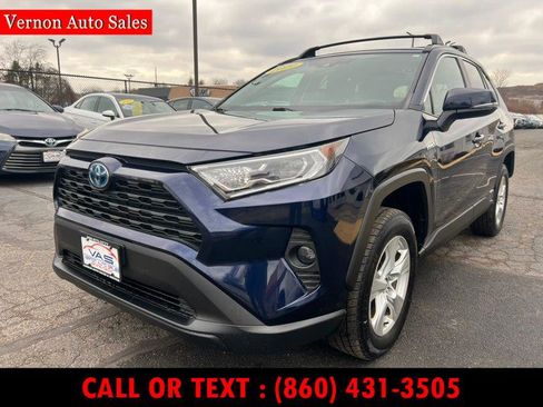 Used 2020 Toyota RAV4 XLE image 1
