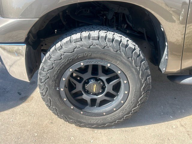 Used 2013 Toyota Tundra 4x4 CrewMax w/ Tow Pkg image 11