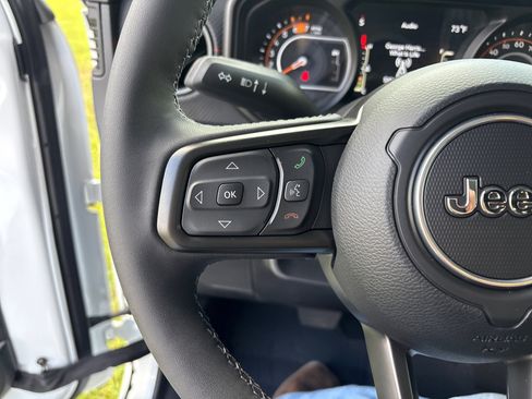 New 2025 Jeep Wrangler Unlimited Rubicon w/ Technology Group image 23