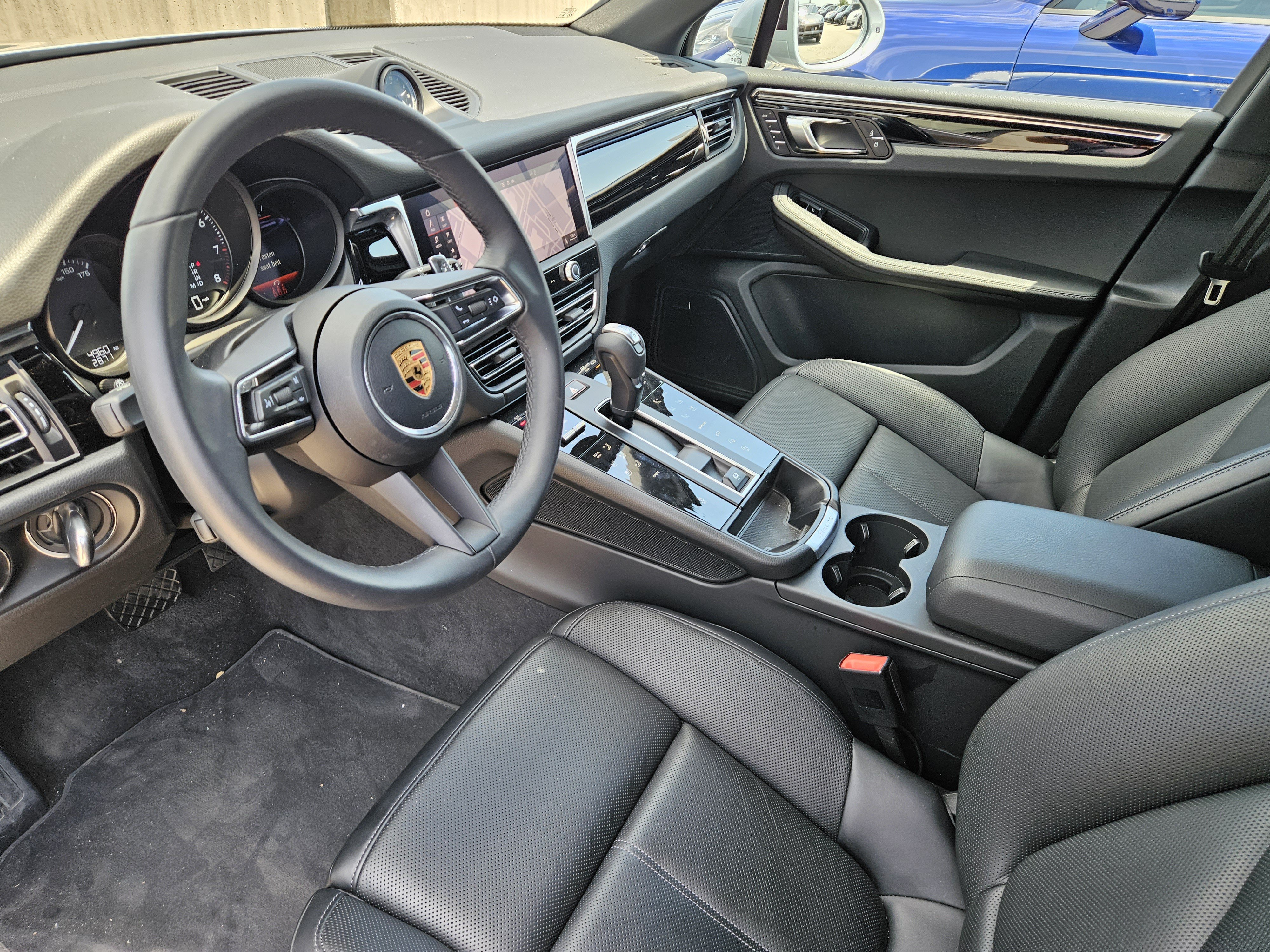 Certified 2026 Porsche Macan AWD/4WD image 4