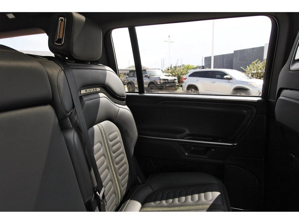 Used 2026 Rivian R1S Adventure Dual AWD/4WD image 10