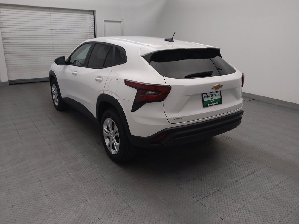 Used 2025 Chevrolet Trax LS FWD image 5