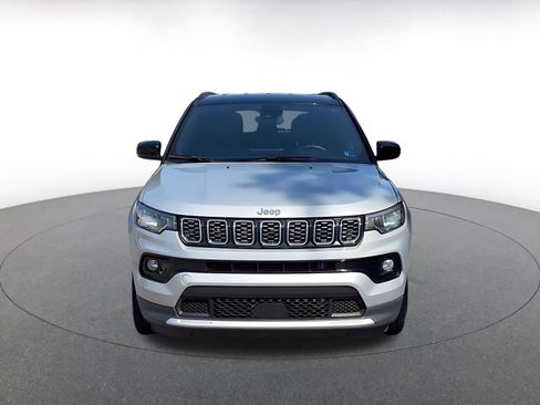 Used 2025 Jeep Compass Limited AWD/4WD image 4