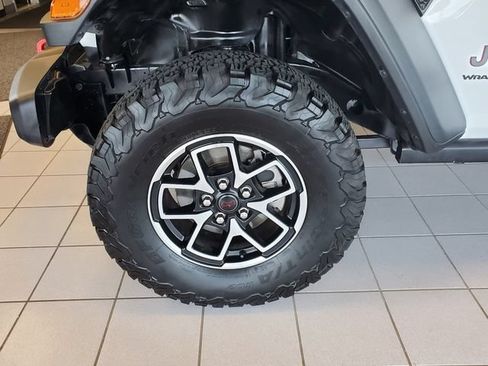 Certified 2026 Jeep Wrangler Unlimited Rubicon AWD/4WD image 4