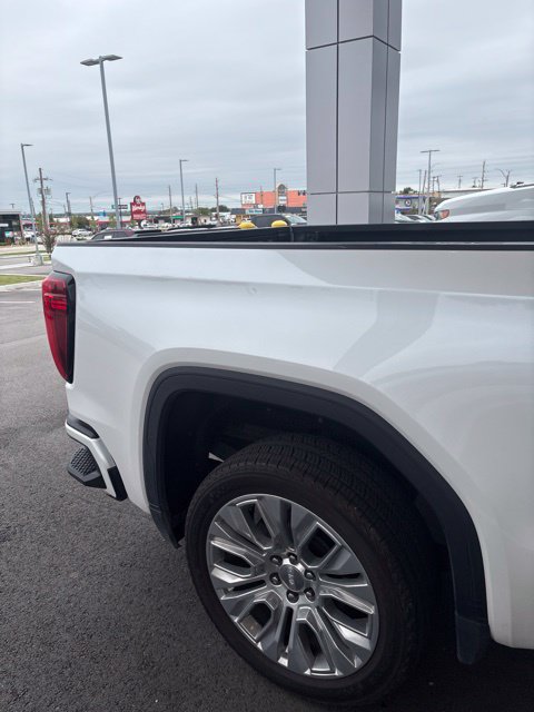 Used 2022 GMC Sierra 1500 Denali w/ Denali Premium Package AWD/4WD image 13