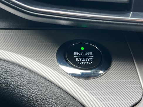 Used 2021 Ford Explorer XLT w/ Equipment Group 202A image 24