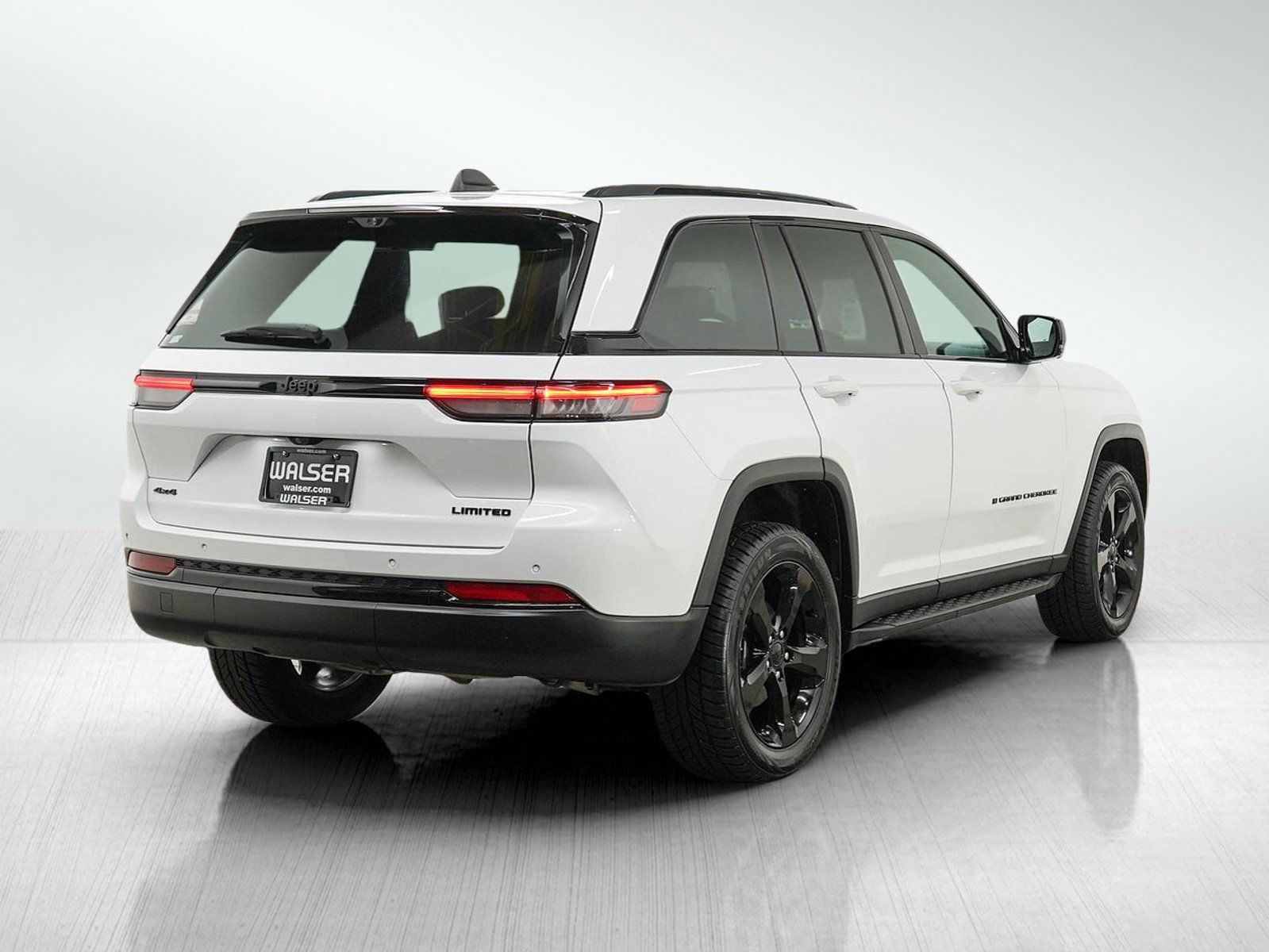 Used 2024 Jeep Grand Cherokee Limited w/ Luxury Tech Group II AWD/4WD image 6