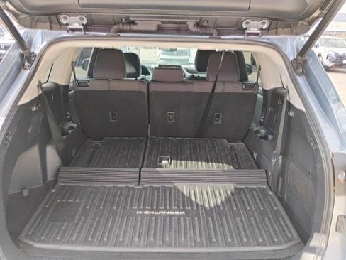 Used 2022 Toyota Highlander LE image 10