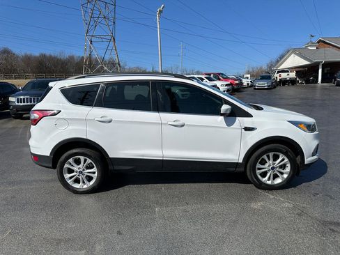 Used 2018 Ford Escape SE image 5