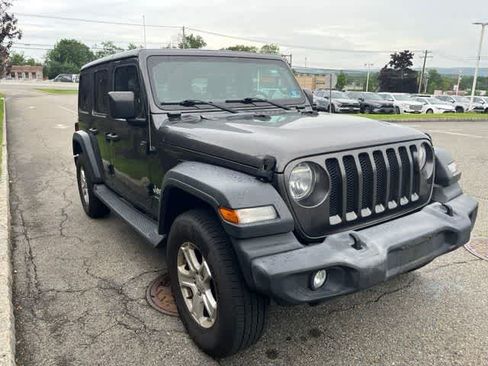 Used 2018 Jeep Wrangler Unlimited Sport S AWD/4WD image 3