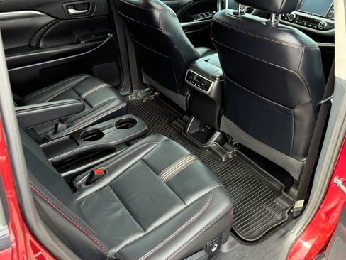 Used 2019 Toyota Highlander SE w/ Nightshade Edition image 22