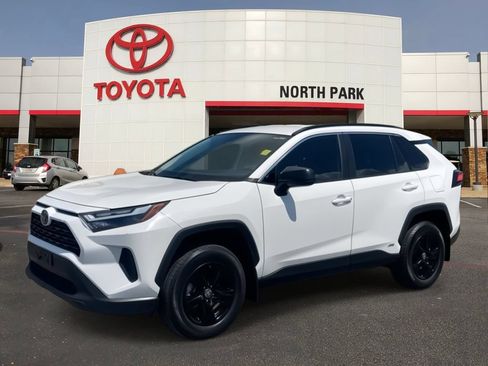 Used 2024 Toyota RAV4 LE AWD/4WD image 1
