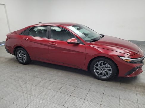 Used 2024 Hyundai Elantra SEL FWD image 11
