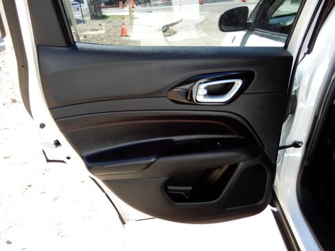 Used 2022 Jeep Compass Trailhawk image 19