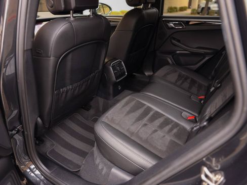 Used 2021 Porsche Macan AWD/4WD image 6
