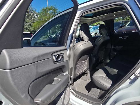 Used 2025 Volvo XC60 B5 Plus AWD/4WD image 17